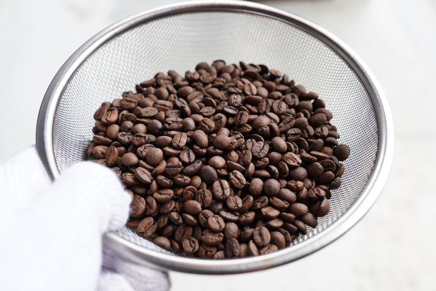 焙煎したコーヒー豆