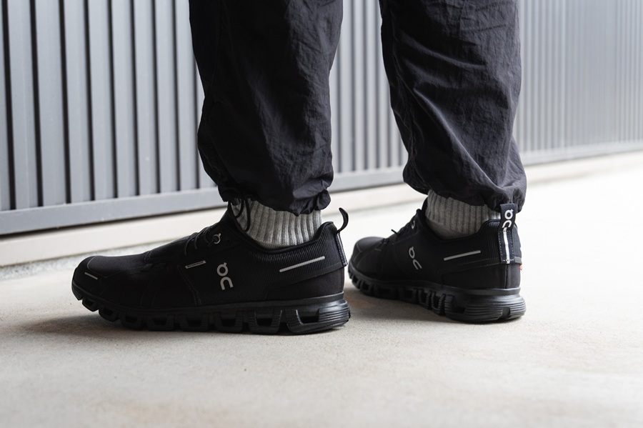 ナイロンパンツと